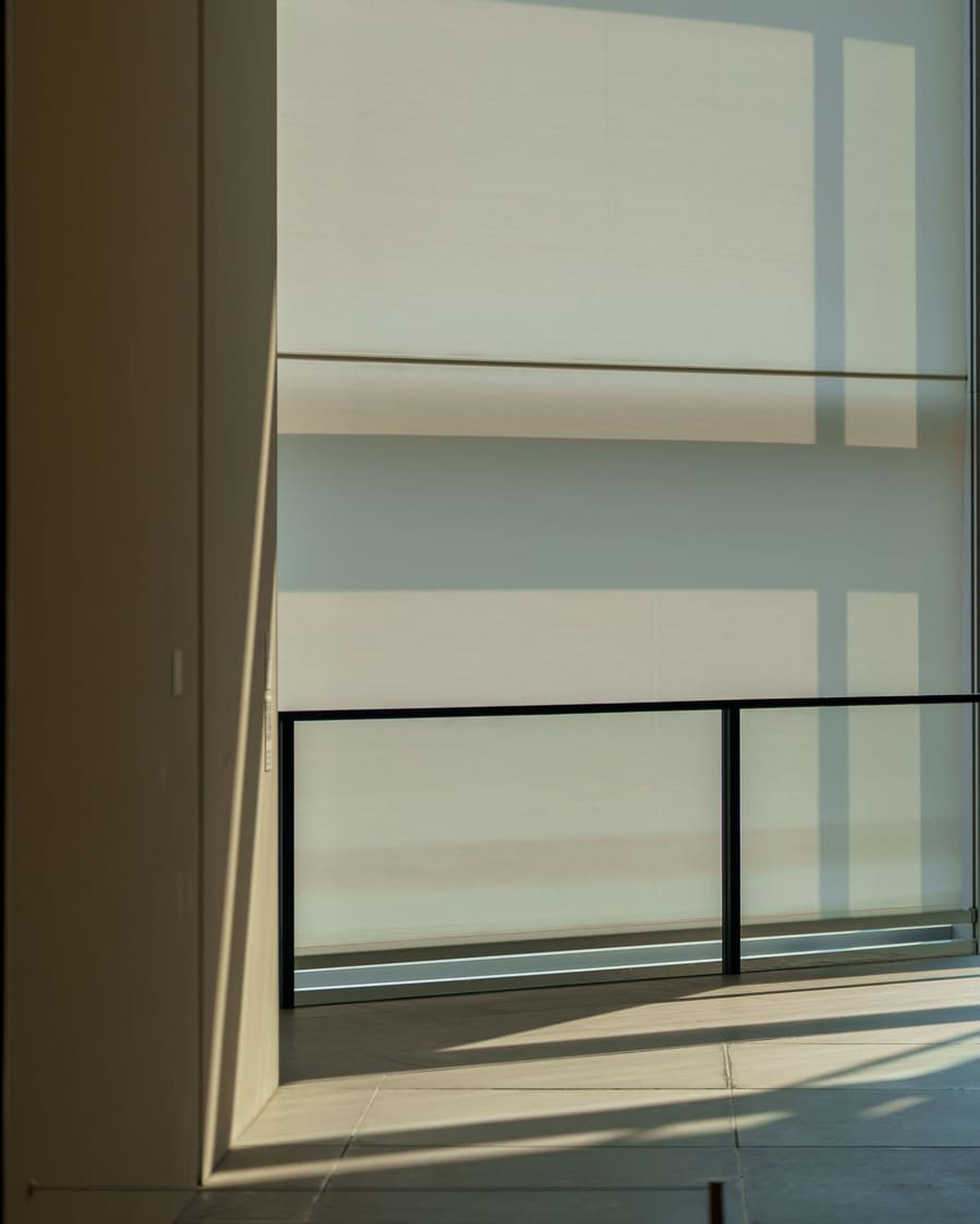 Sheer / solar screen roller shade